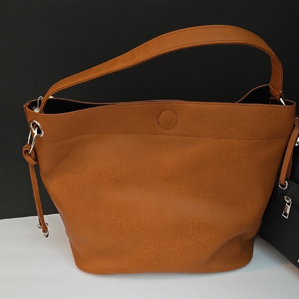 Carlos SANTANA Elegant Tan Leather LIKE Shoulder Bag